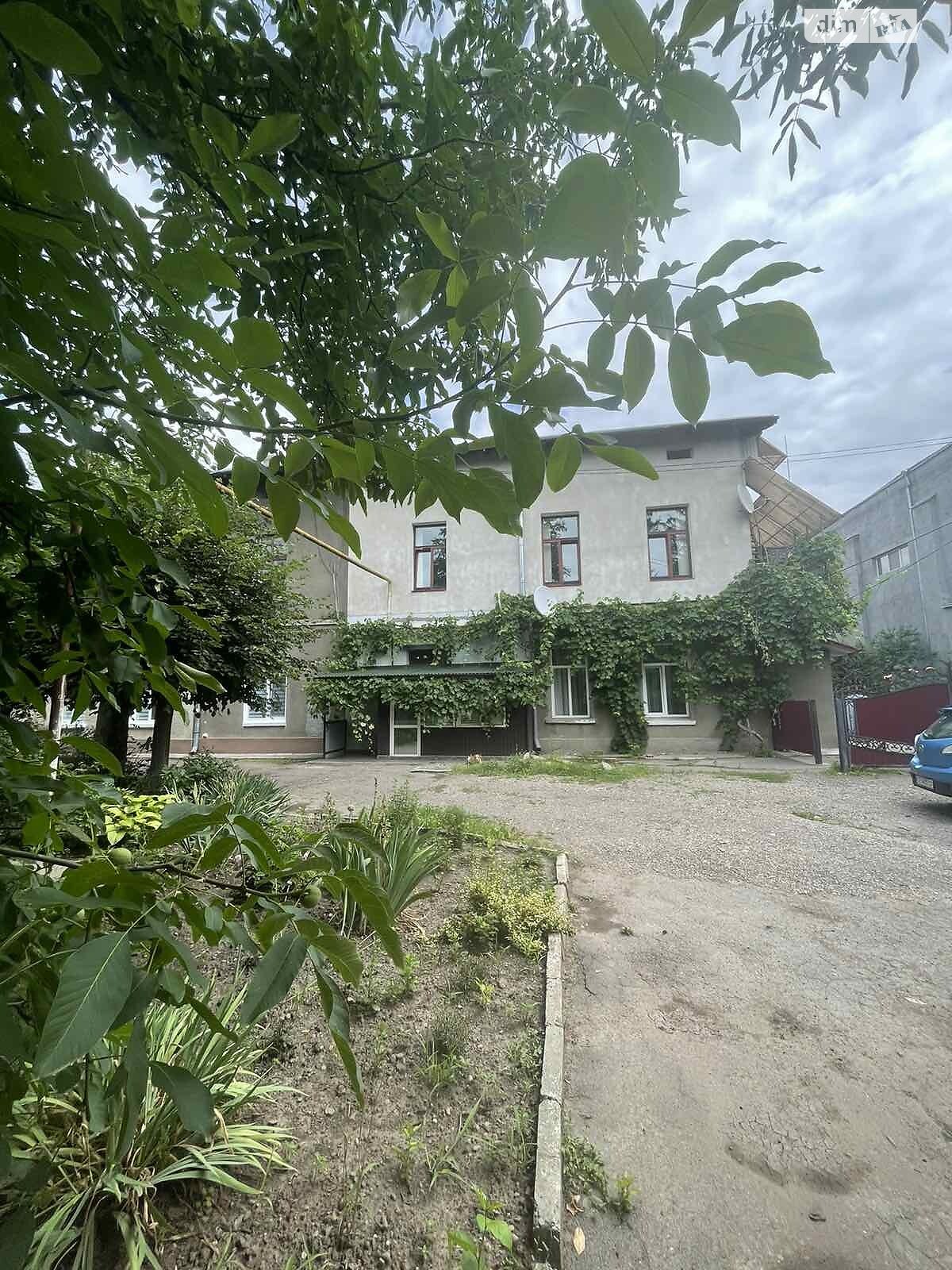 Продажа трехкомнатной квартиры в Черновцах, на ул. Хотинская 4В, район Хотинский фото 1