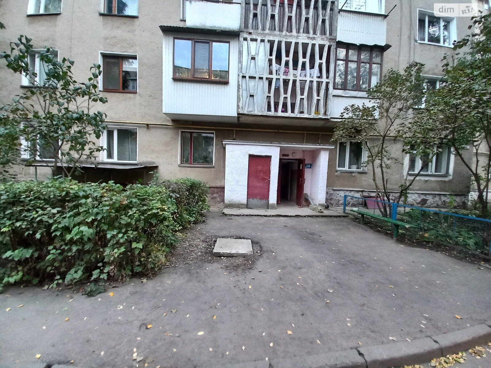 Продаж трикімнатної квартири в Чернівцях, на вул. Залозецького Володимира 113, кв. 48, район Першотравневий фото 1 Продаж трикімнатної квартири в Чернівцях, на вул. Залозецького Володимира 113, кв. 48, район Першотравневий фото 1
