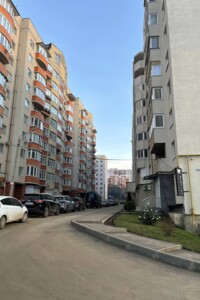 Продажа трехкомнатной квартиры в Черновцах, на просп. Независимости 116А, район Проспект фото 2