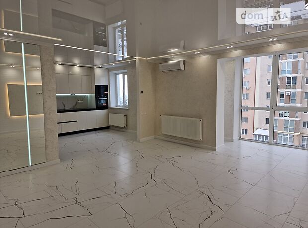 Продажа трехкомнатной квартиры в Черновцах, на ул. Героев Майдана 154, район Комарова-Красноармейская фото 1 Продажа трехкомнатной квартиры в Черновцах, на ул. Героев Майдана 154, район Комарова-Красноармейская фото 1