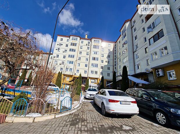 Продажа трехкомнатной квартиры в Черновцах, на ул. Героев Майдана 154, район Комарова-Красноармейская фото 1 Продажа трехкомнатной квартиры в Черновцах, на ул. Героев Майдана 154, район Комарова-Красноармейская фото 1