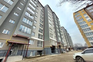 Продажа двухкомнатной квартиры в Черновцах, на ул. Шухевича Романа, район Героев Майдана фото 2