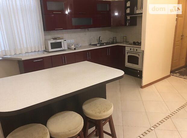 Продаж двокімнатної квартири в Чернівцях на вул. Кохановського Антона 12 район Центр фото 1 Продаж двокімнатної квартири в Чернівцях на вул. Кохановського Антона 12 район Центр фото 1