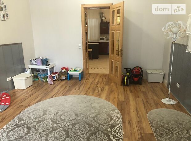 Продаж двокімнатної квартири в Чернівцях на вул. Кохановського Антона 12 район Центр фото 1 Продаж двокімнатної квартири в Чернівцях на вул. Кохановського Антона 12 район Центр фото 1