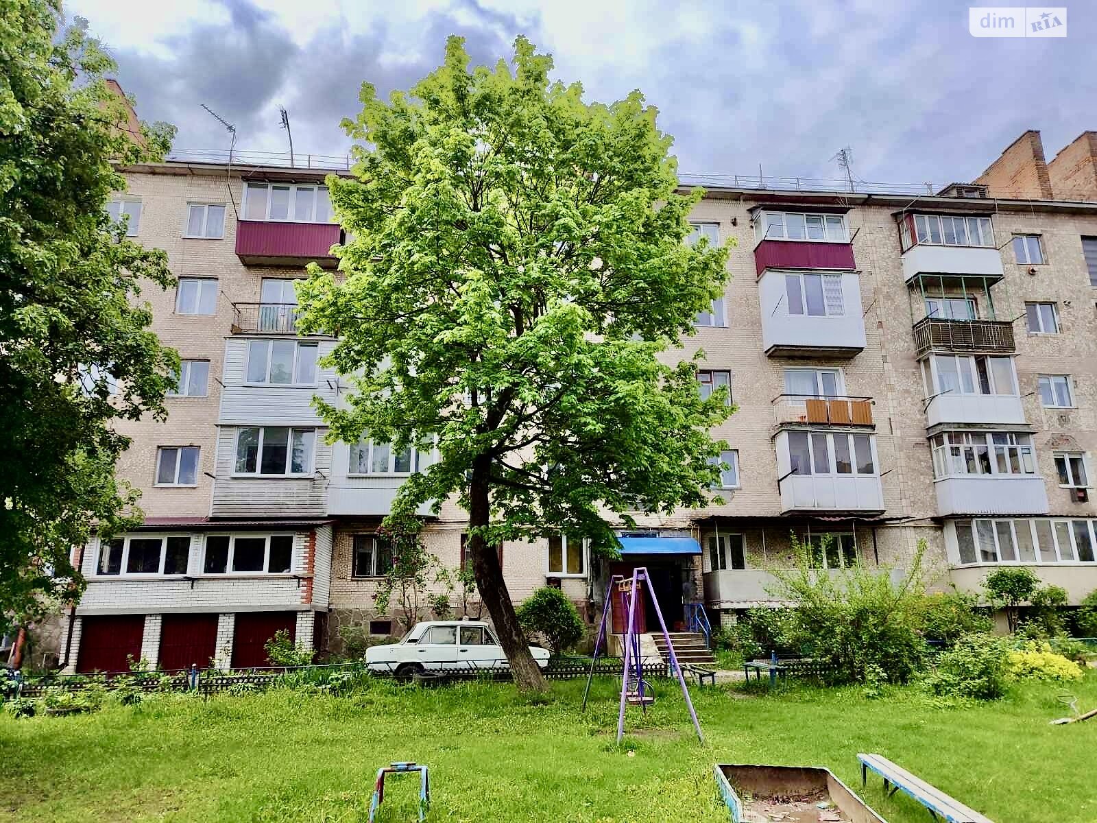 Продажа трехкомнатной квартиры в Черткове, на ул. Владимира Великого, район Кадуб фото 1 Продажа трехкомнатной квартиры в Черткове, на ул. Владимира Великого, район Кадуб фото 1