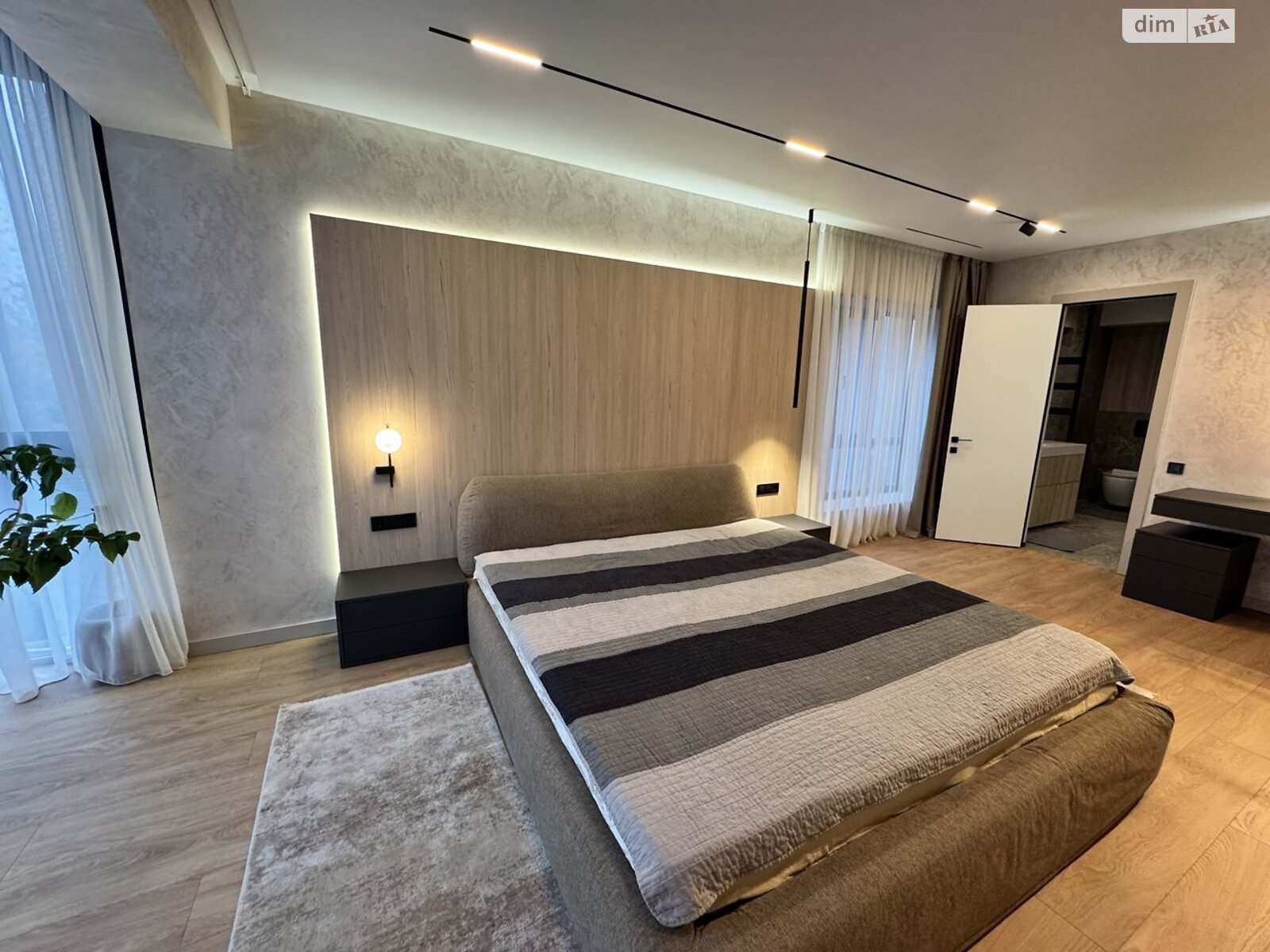 Продажа пятикомнатной квартиры в Днепре, на ул. Ольгерда Бочковского, район 1 мая фото 1