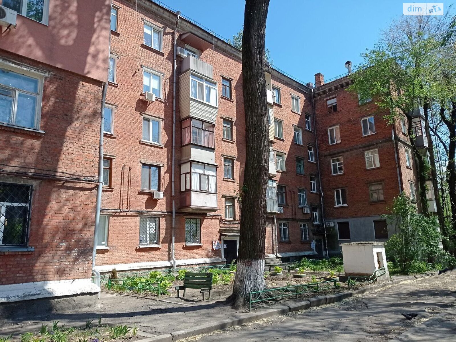 Продажа трехкомнатной квартиры в Днепре, на ул. 152-й дивизии, район 12 квартал фото 1 Продажа трехкомнатной квартиры в Днепре, на ул. 152-й дивизии, район 12 квартал фото 1