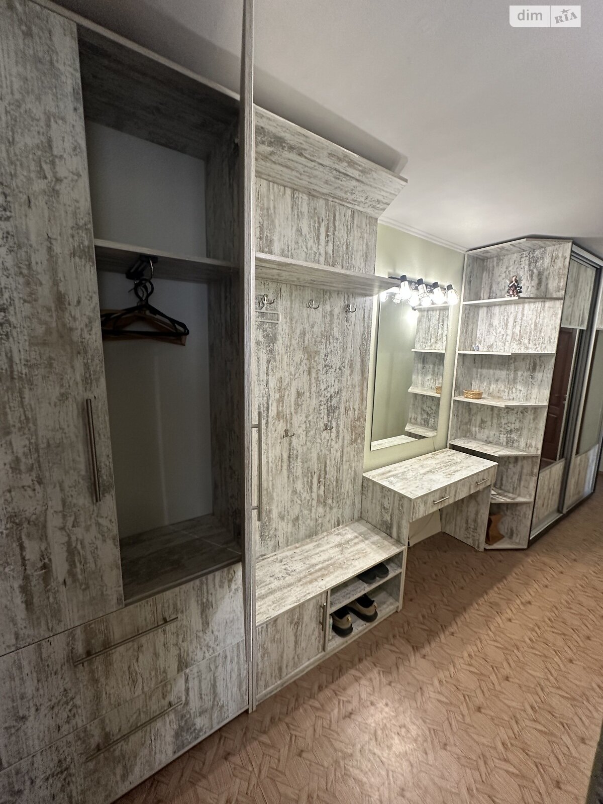 Продажа трехкомнатной квартиры в Днепре, на ул. Квартальная 23, район 12 квартал фото 1