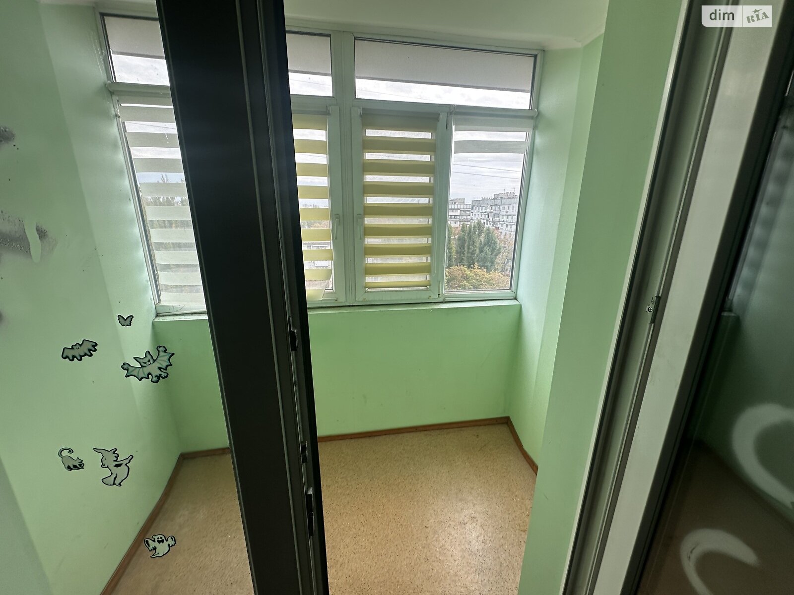 Продажа трехкомнатной квартиры в Днепре, на ул. Квартальная 23, район 12 квартал фото 1