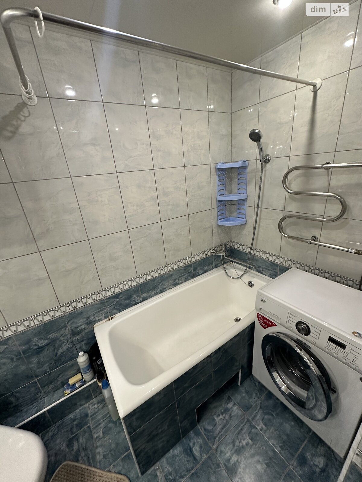 Продажа трехкомнатной квартиры в Днепре, на ул. Квартальная 23, район 12 квартал фото 1