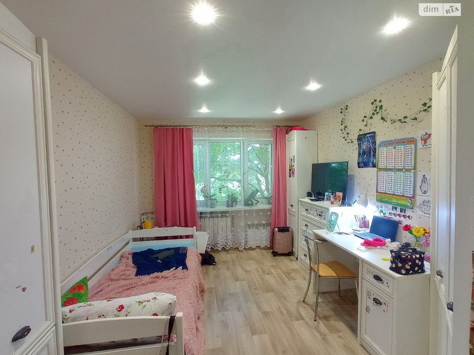 Продаж п`ятикімнатної квартири в Дніпрі, на вул. Солідарна 2, кв. 48, район 12 квартал фото 1 Продаж п`ятикімнатної квартири в Дніпрі, на вул. Солідарна 2, кв. 48, район 12 квартал фото 1