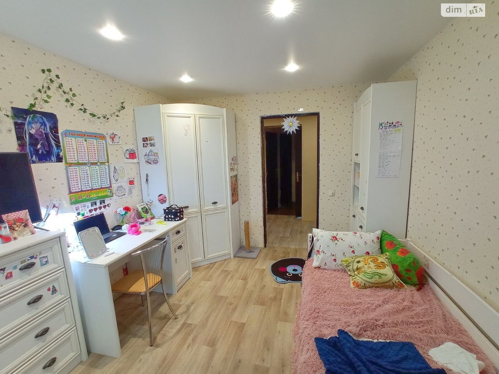 Продаж п`ятикімнатної квартири в Дніпрі, на вул. Солідарна 2, кв. 48, район 12 квартал фото 1 Продаж п`ятикімнатної квартири в Дніпрі, на вул. Солідарна 2, кв. 48, район 12 квартал фото 1