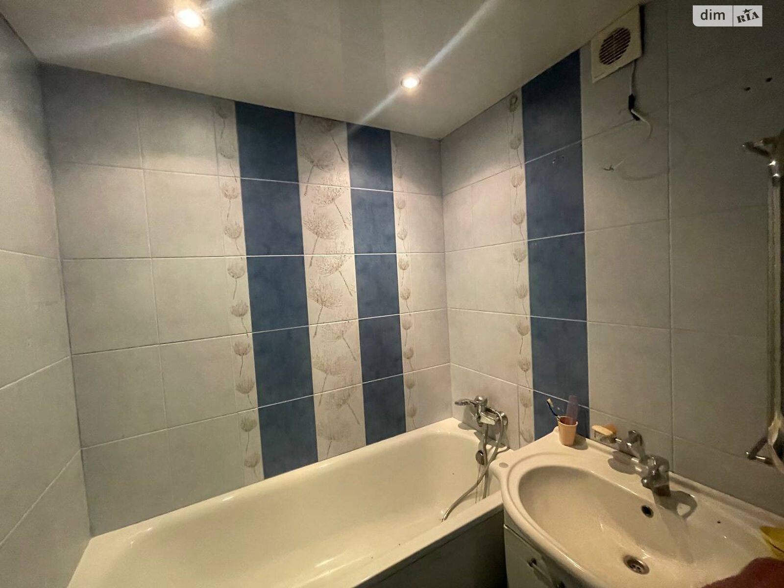 Продажа трехкомнатной квартиры в Днепре, на шоссе Донецкое 1, район Амур-Нижнеднепровский фото 1 Продажа трехкомнатной квартиры в Днепре, на шоссе Донецкое 1, район Амур-Нижнеднепровский фото 1