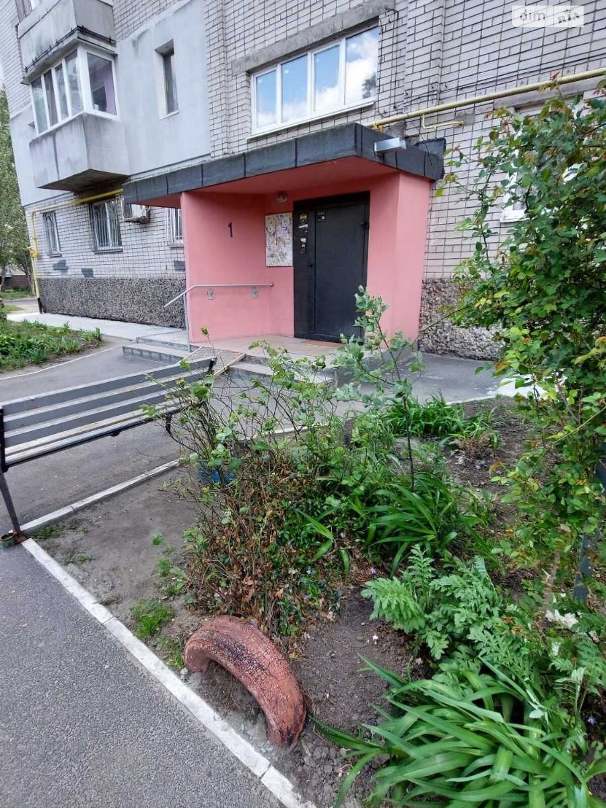 Продаж трикімнатної квартири в Дніпрі, на вул. Янтарна 40, район Амур-Нижньодніпровський фото 1 Продаж трикімнатної квартири в Дніпрі, на вул. Янтарна 40, район Амур-Нижньодніпровський фото 1