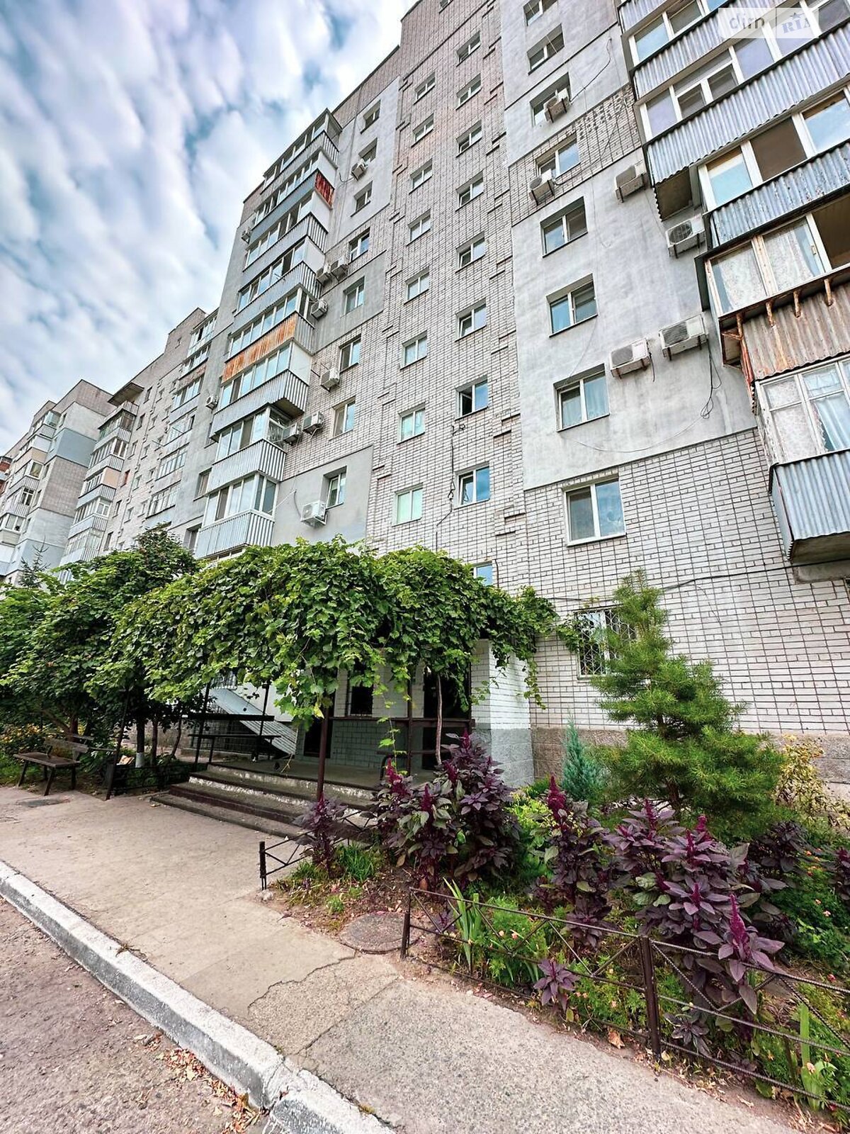 Продажа двухкомнатной квартиры в Днепре, на ул. Знаменская 3, район Амур-Нижнеднепровский фото 1 Продажа двухкомнатной квартиры в Днепре, на ул. Знаменская 3, район Амур-Нижнеднепровский фото 1