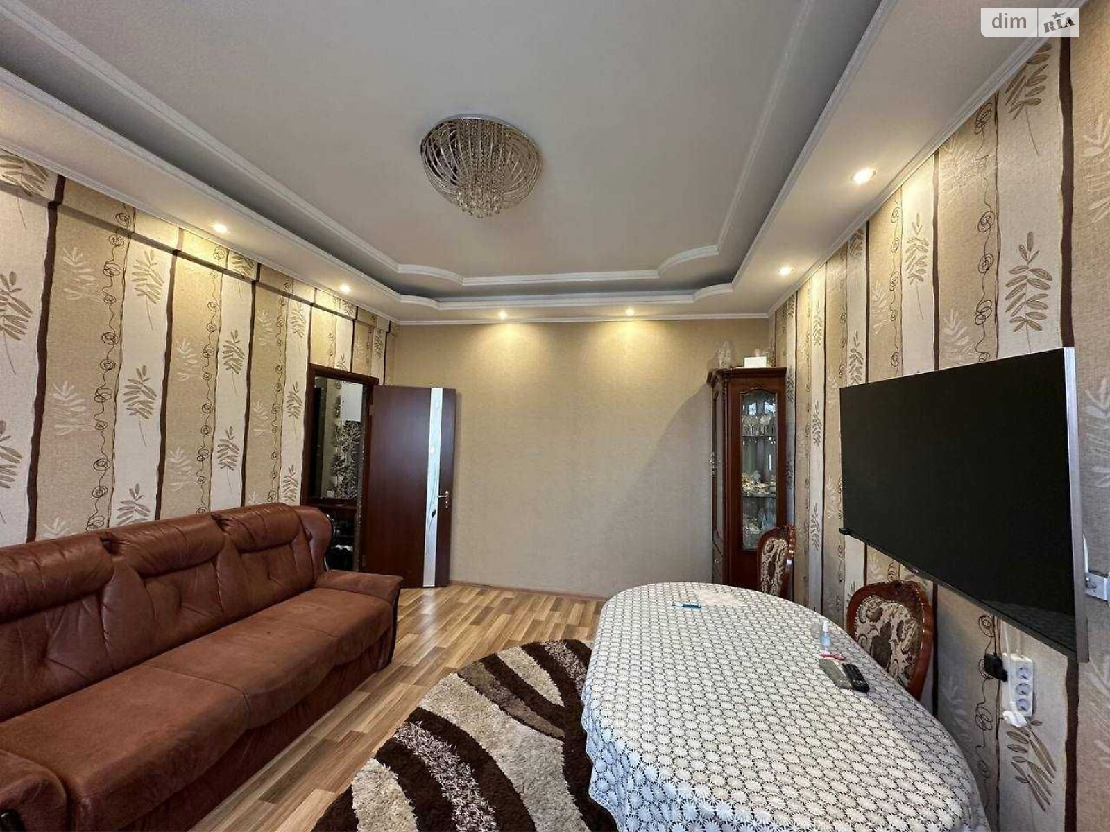 Продаж двокімнатної квартири в Дніпрі, на пл. Старомостова 1, фото 1