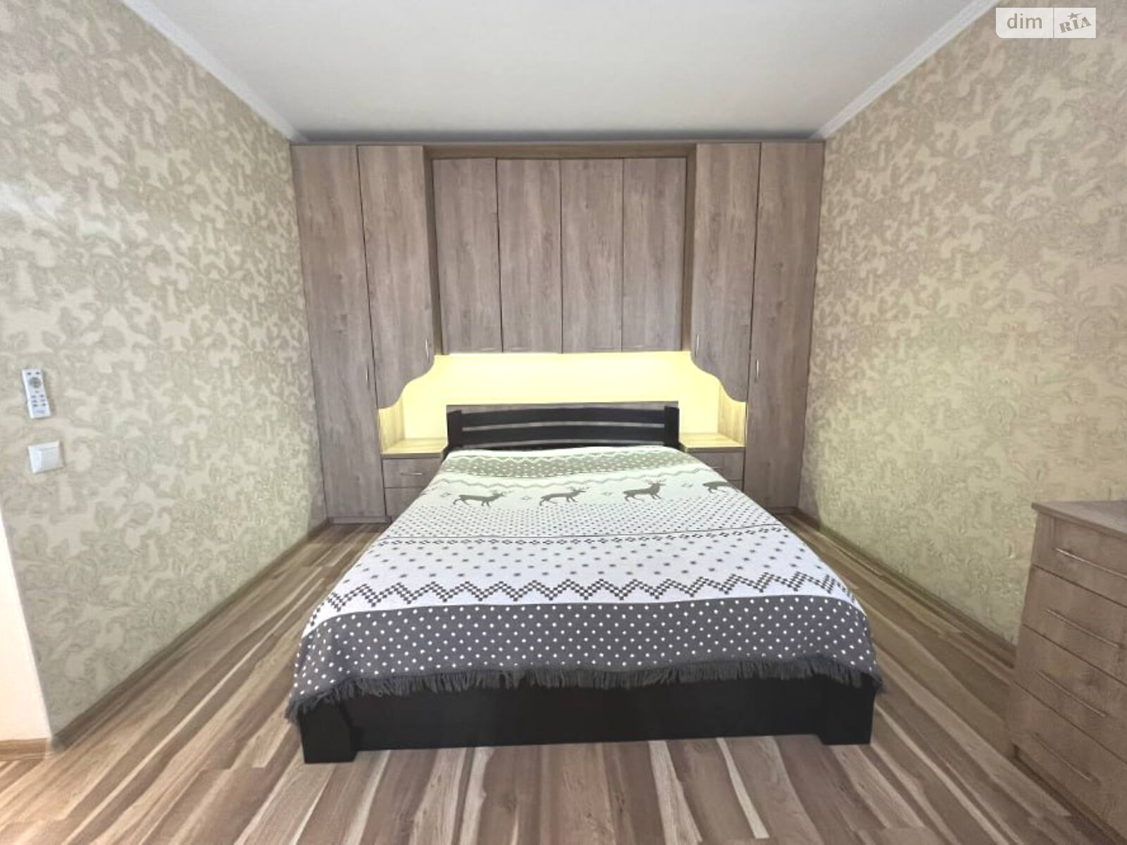 Продаж трикімнатної квартири в Дніпрі, на вул. Вартових Неба, район Єврейська слобода фото 1 Продаж трикімнатної квартири в Дніпрі, на вул. Вартових Неба, район Єврейська слобода фото 1