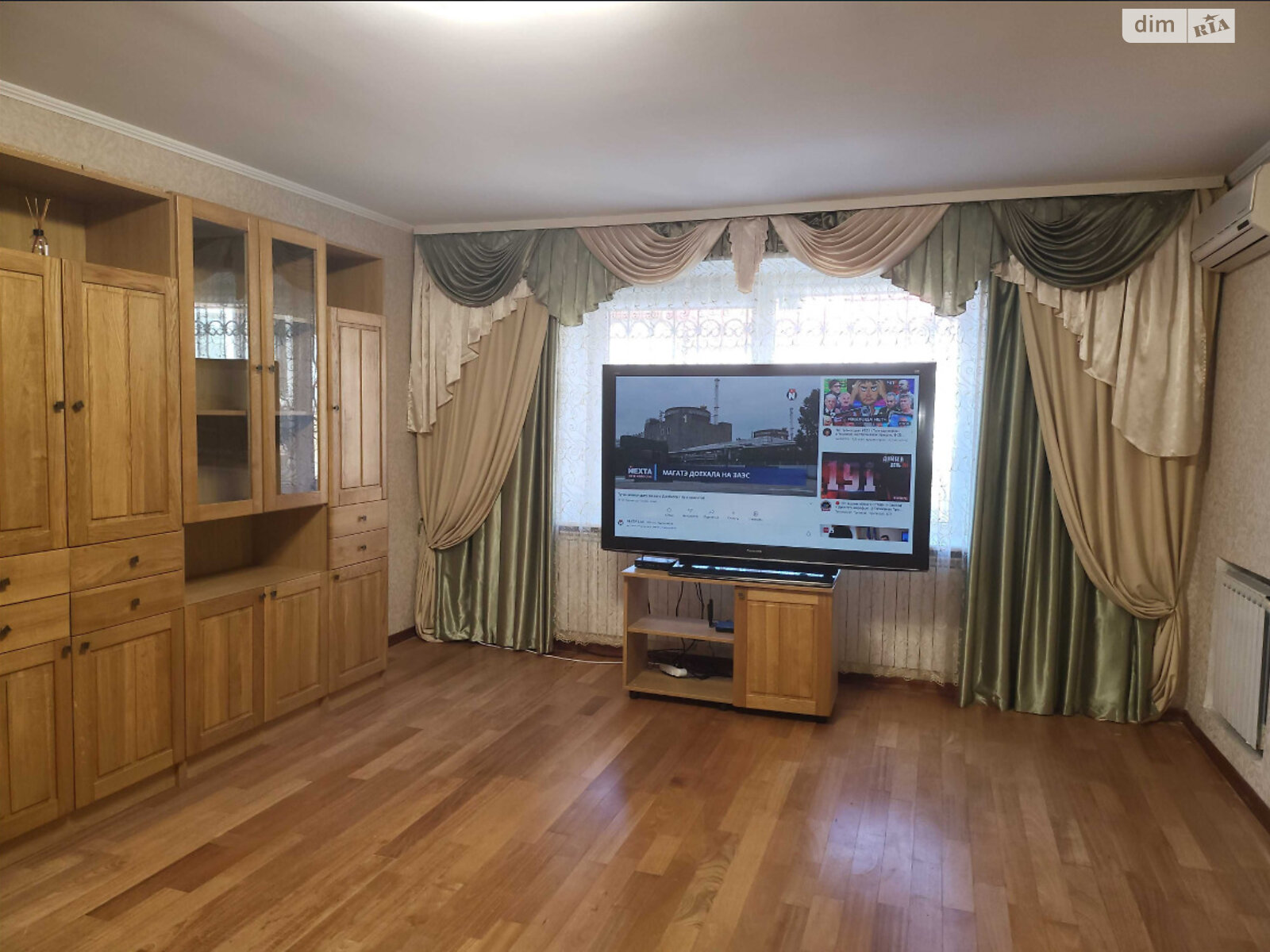 Продажа трехкомнатной квартиры в Днепре, на пл. Троицкая 40, район Еврейская слобода фото 1 Продажа трехкомнатной квартиры в Днепре, на пл. Троицкая 40, район Еврейская слобода фото 1
