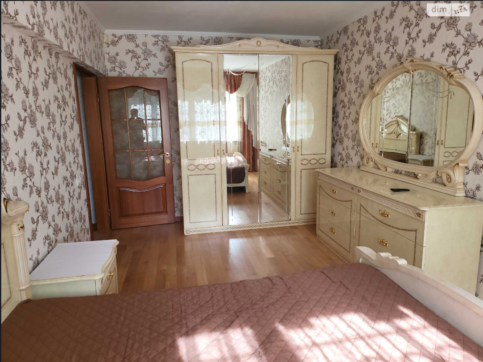 Продажа трехкомнатной квартиры в Днепре, на пл. Троицкая 40, район Еврейская слобода фото 1 Продажа трехкомнатной квартиры в Днепре, на пл. Троицкая 40, район Еврейская слобода фото 1