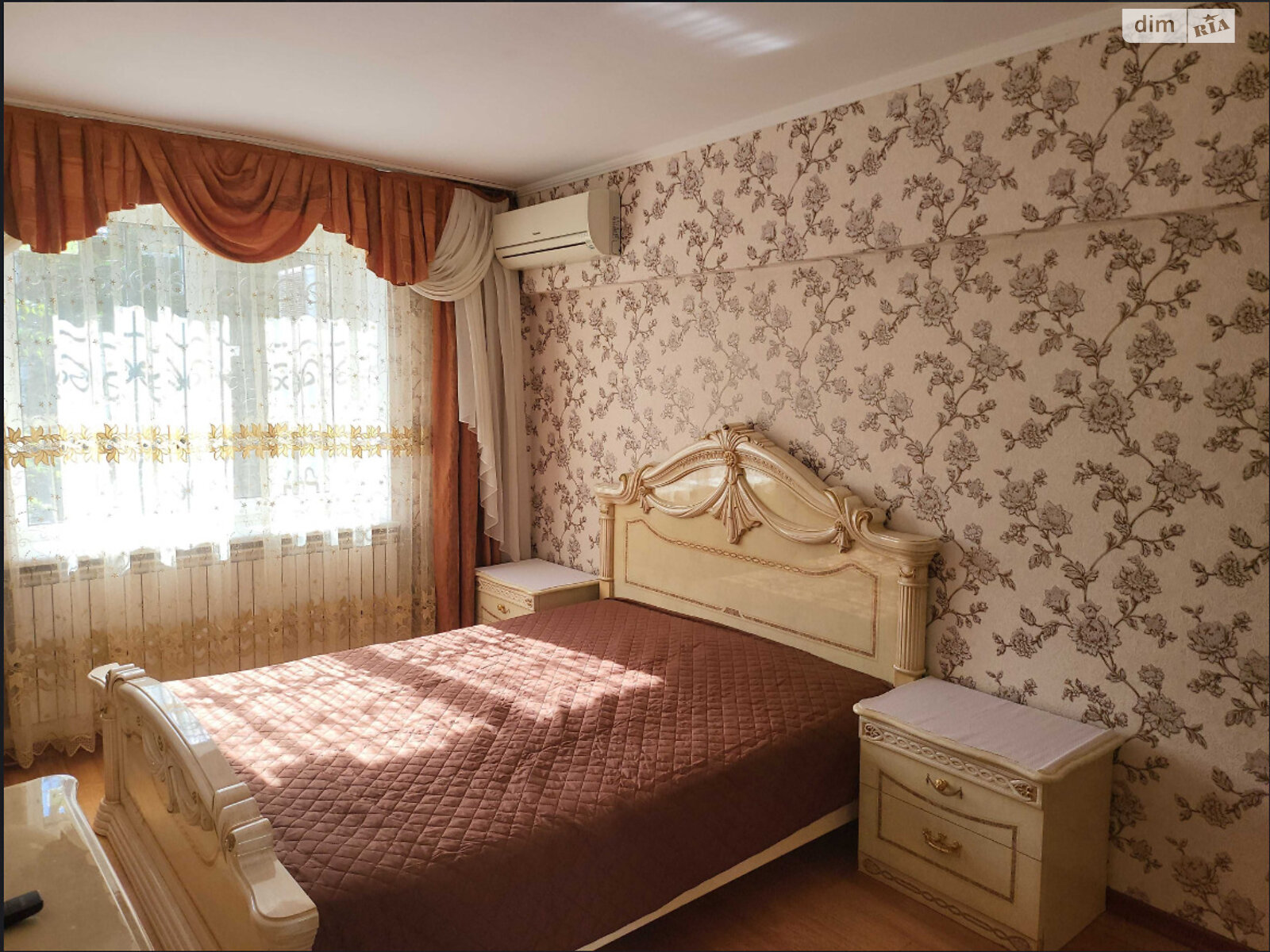 Продажа трехкомнатной квартиры в Днепре, на пл. Троицкая 40, район Еврейская слобода фото 1 Продажа трехкомнатной квартиры в Днепре, на пл. Троицкая 40, район Еврейская слобода фото 1