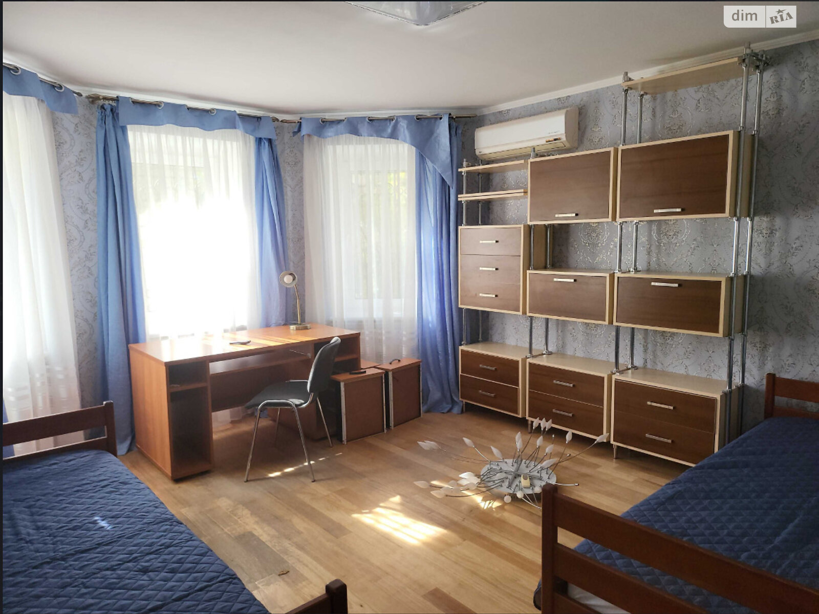Продажа трехкомнатной квартиры в Днепре, на пл. Троицкая 40, район Еврейская слобода фото 1 Продажа трехкомнатной квартиры в Днепре, на пл. Троицкая 40, район Еврейская слобода фото 1