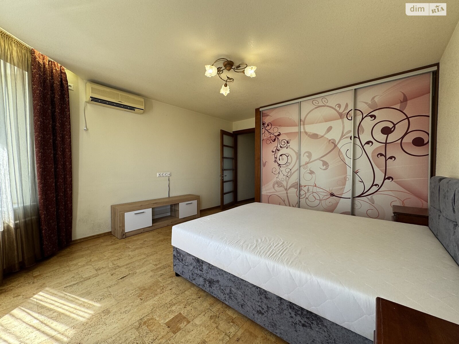 Продажа трехкомнатной квартиры в Днепре, на ул. Троицкая, район Еврейская слобода фото 1