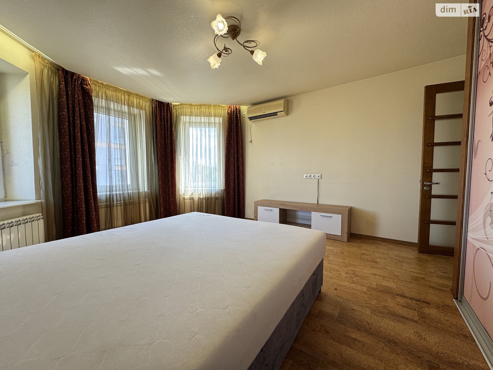 Продажа трехкомнатной квартиры в Днепре, на ул. Троицкая, район Еврейская слобода фото 1