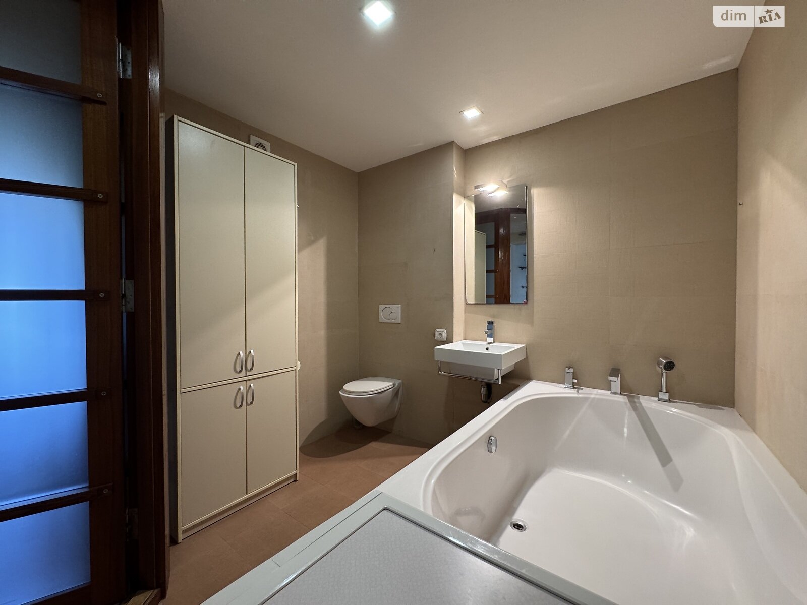 Продажа трехкомнатной квартиры в Днепре, на ул. Троицкая, район Еврейская слобода фото 1