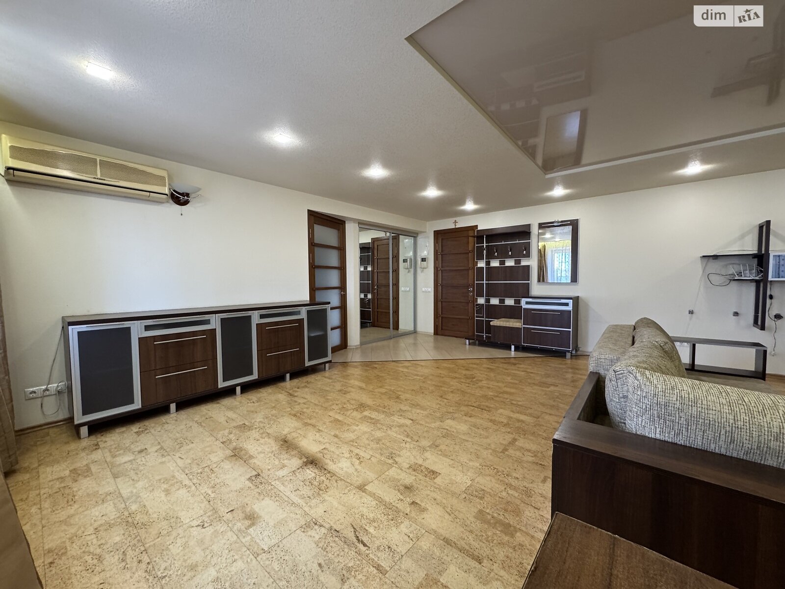 Продажа трехкомнатной квартиры в Днепре, на ул. Троицкая, район Еврейская слобода фото 1