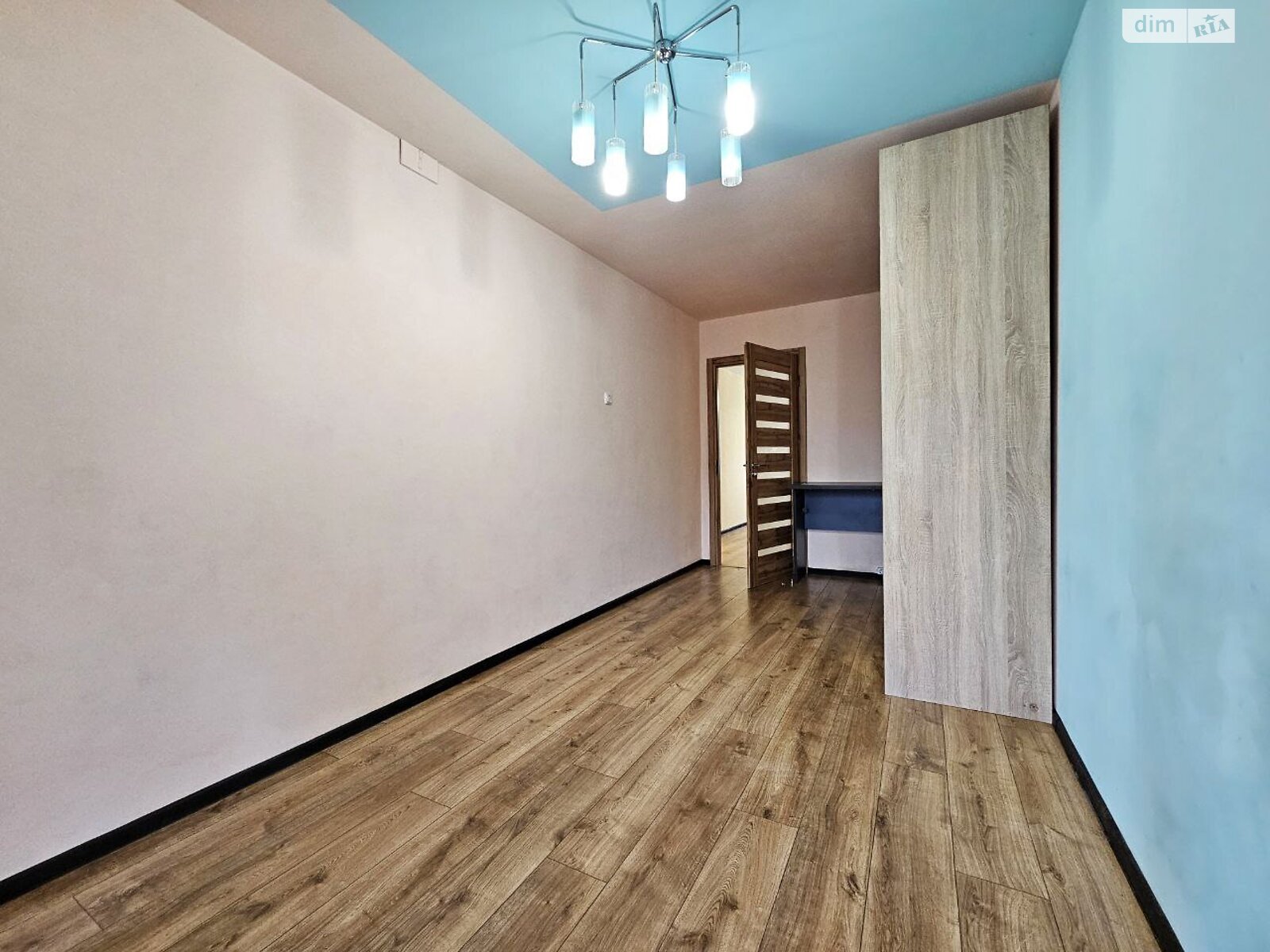 Продажа трехкомнатной квартиры в Днепре, на ул. Бердянская, район Индустриальный фото 1