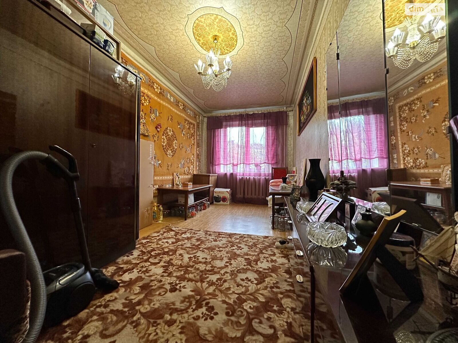 Продажа трехкомнатной квартиры в Днепре, на ул. Хмельницкого Богдана 27, район Индустриальный фото 1
