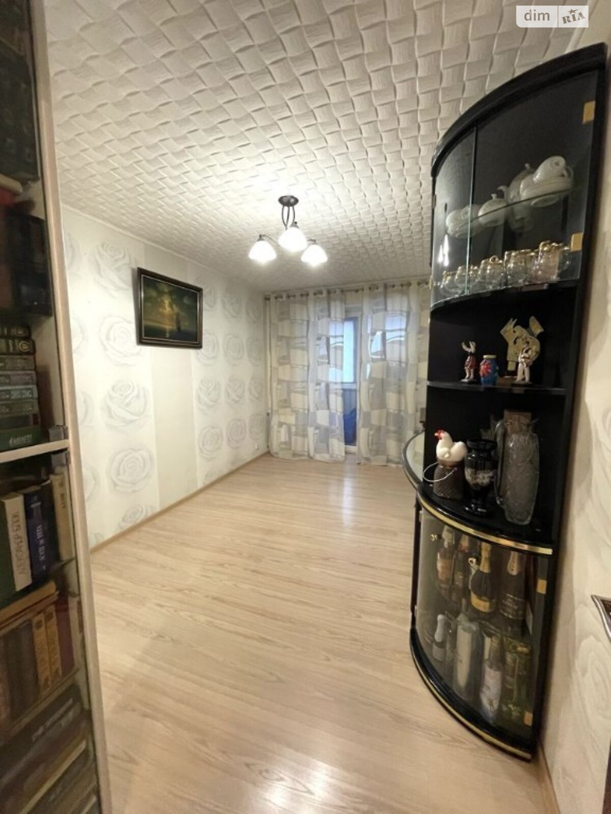 Продаж чотирикімнатної квартири в Дніпрі, на вул. Сухомлинського Василя, район Індустріальний фото 1