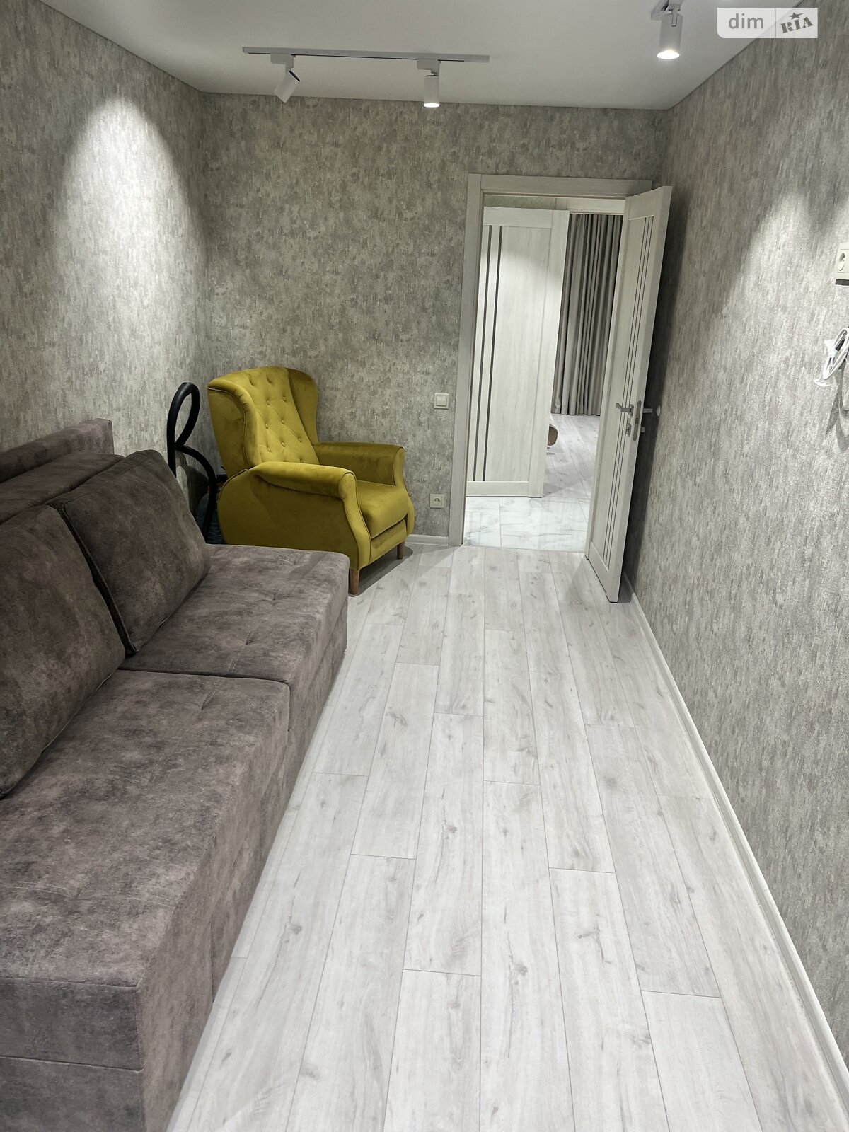 Продажа трехкомнатной квартиры в Днепре, на ул. Калиновая 77А корпус 1, район Калиновая Правда фото 1