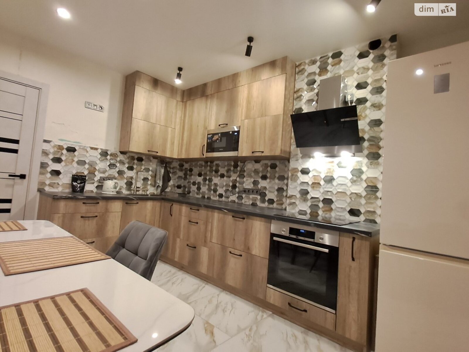 Продажа двухкомнатной квартиры в Днепре, на ул. Беляева Замполита 8А, район Каменский фото 1