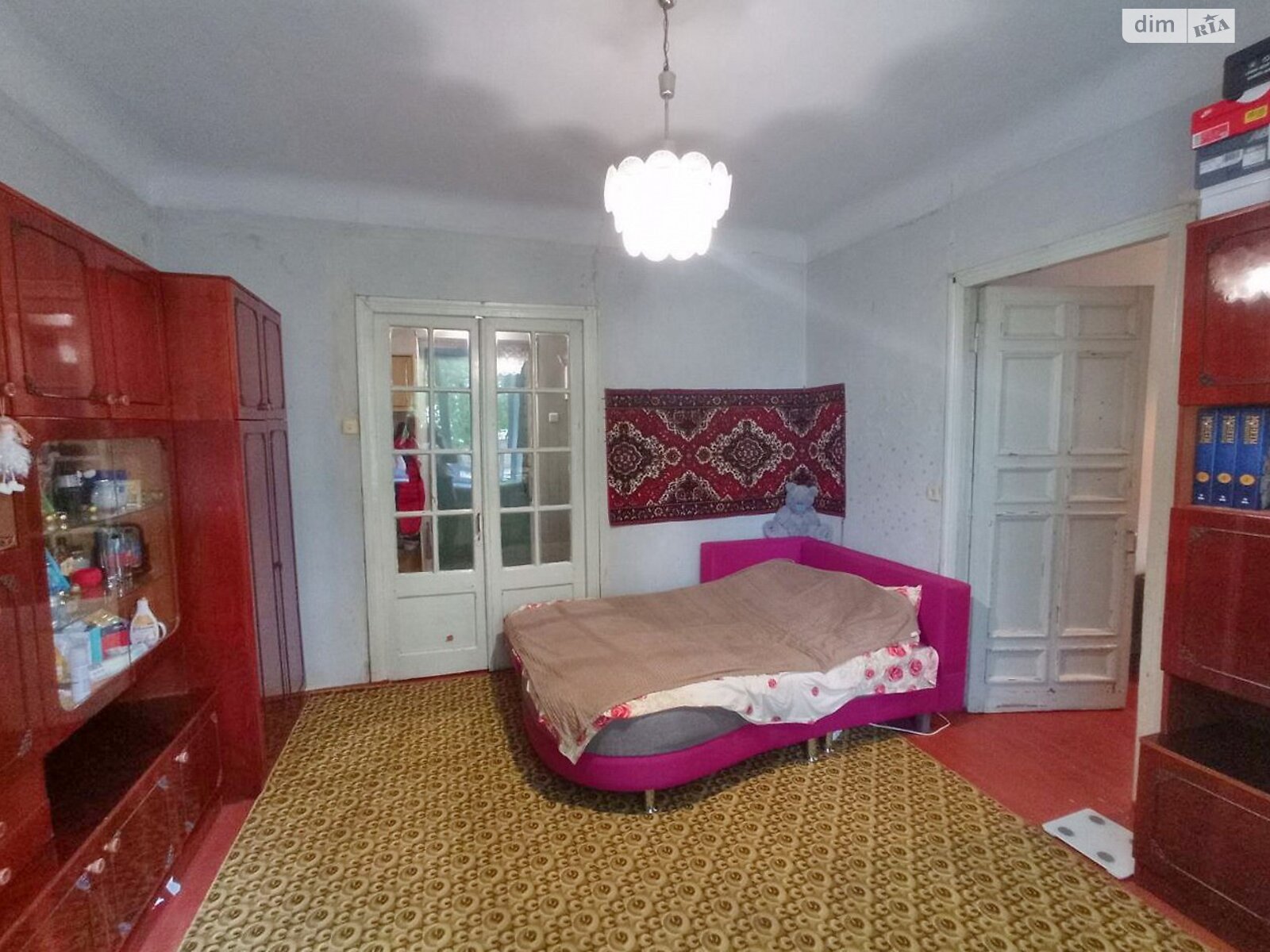 Продажа трехкомнатной квартиры в Днепре, на ул. Универсальная 9, район Кирилловка фото 1 Продажа трехкомнатной квартиры в Днепре, на ул. Универсальная 9, район Кирилловка фото 1