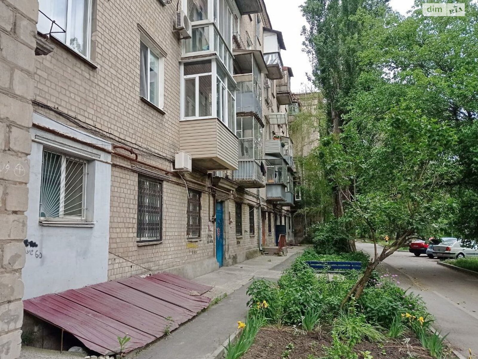 Продажа трехкомнатной квартиры в Днепре, на ул. Универсальная 9, район Кирилловка фото 1 Продажа трехкомнатной квартиры в Днепре, на ул. Универсальная 9, район Кирилловка фото 1