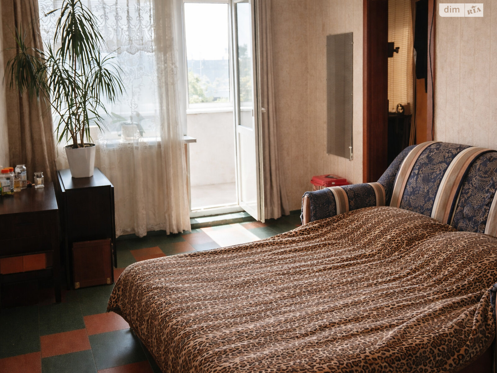 Продажа четырехкомнатной квартиры в Днепре, на ул. Хмельницкого Богдана 24, район Косиора фото 1 Продажа четырехкомнатной квартиры в Днепре, на ул. Хмельницкого Богдана 24, район Косиора фото 1