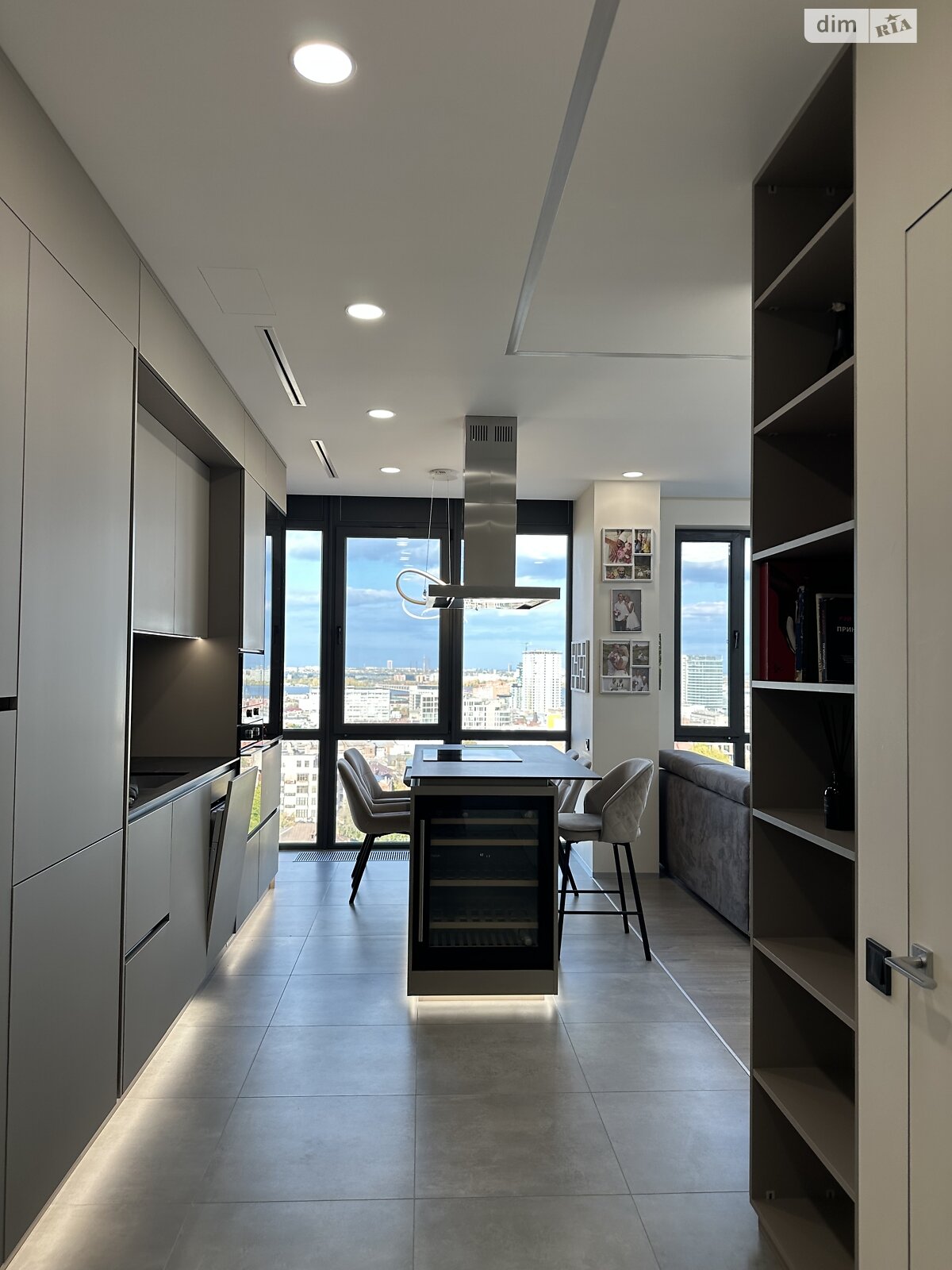 Продажа трехкомнатной квартиры в Днепре, на ул. Костомаровская 1А, фото 1