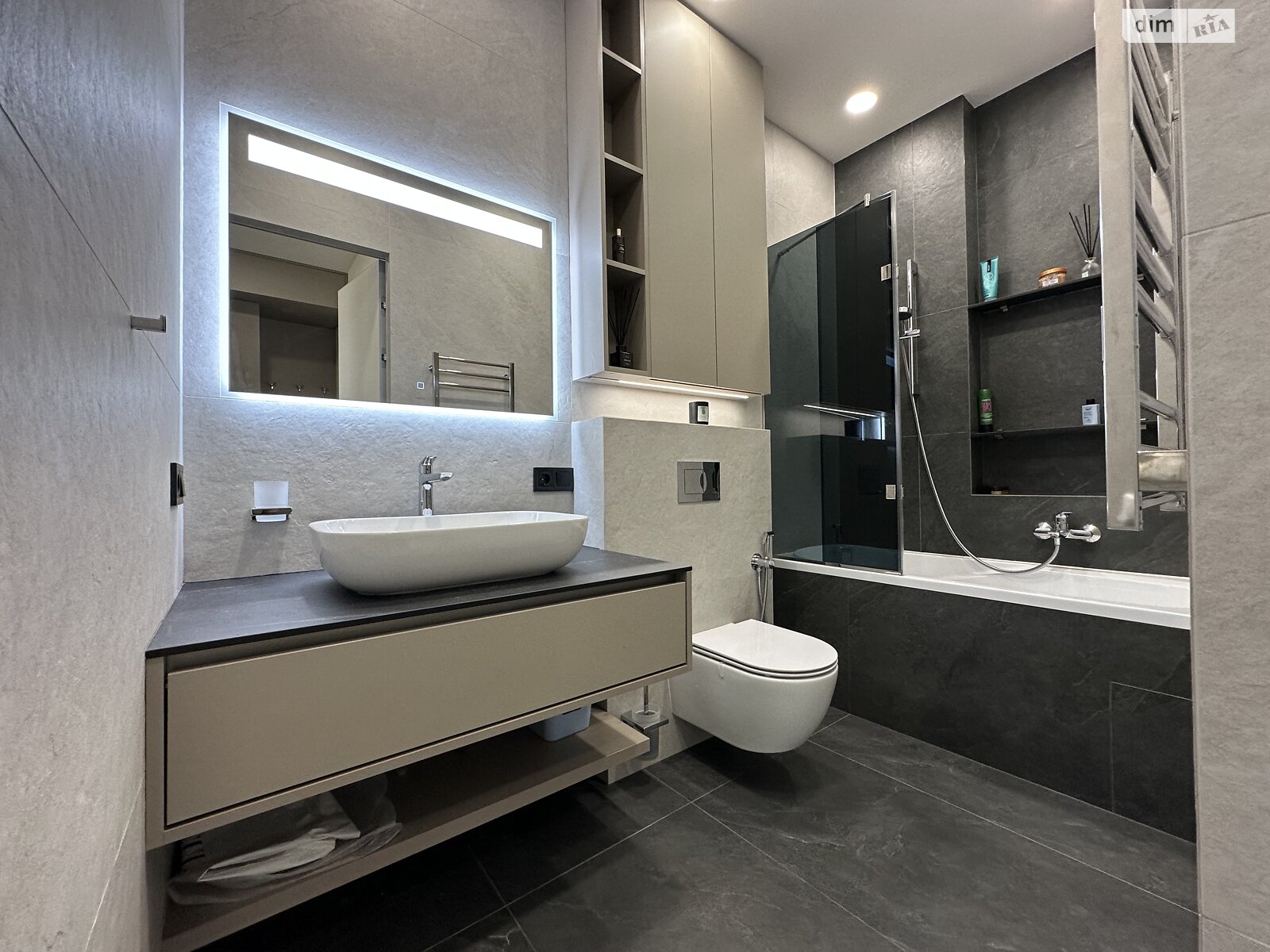 Продажа трехкомнатной квартиры в Днепре, на ул. Костомаровская 1А, фото 1