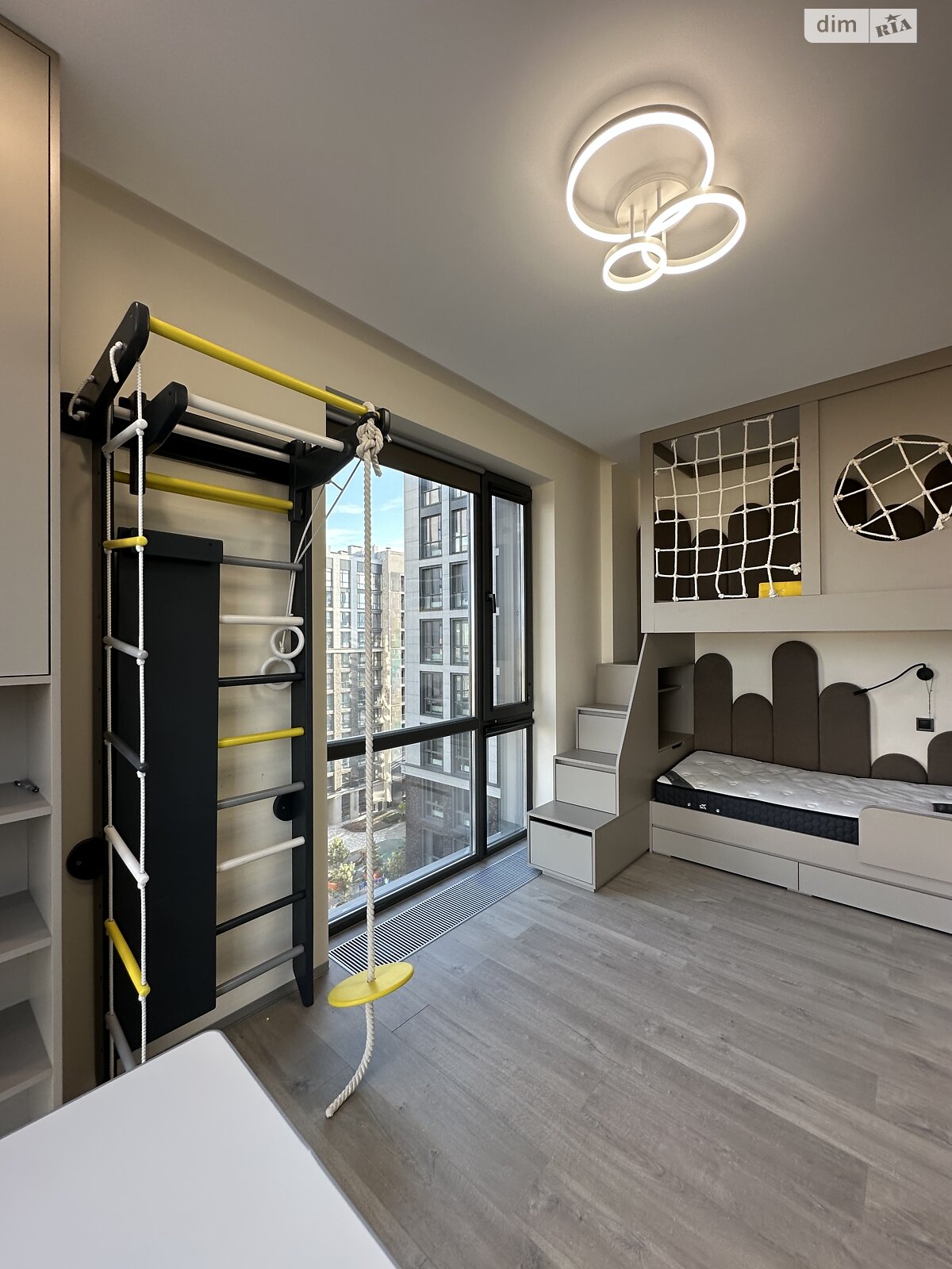 Продажа трехкомнатной квартиры в Днепре, на ул. Костомаровская 1А, фото 1