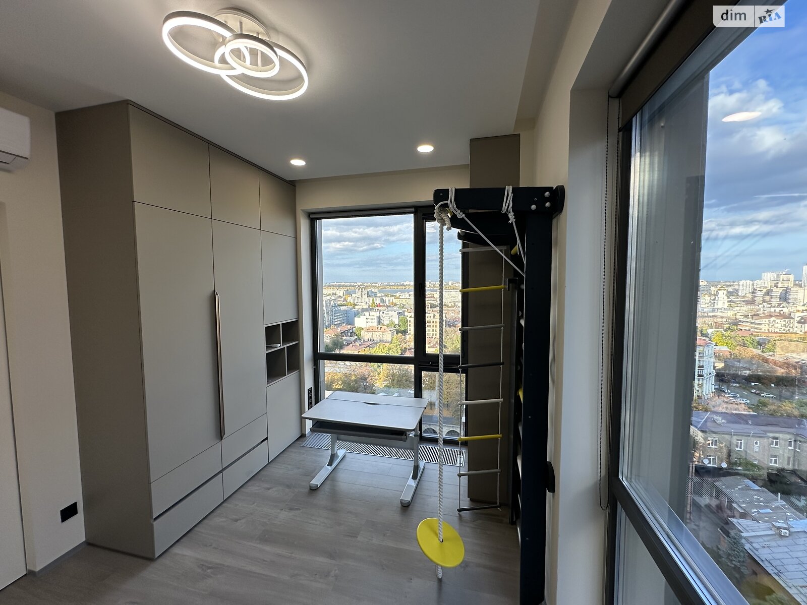 Продажа трехкомнатной квартиры в Днепре, на ул. Костомаровская 1А, фото 1