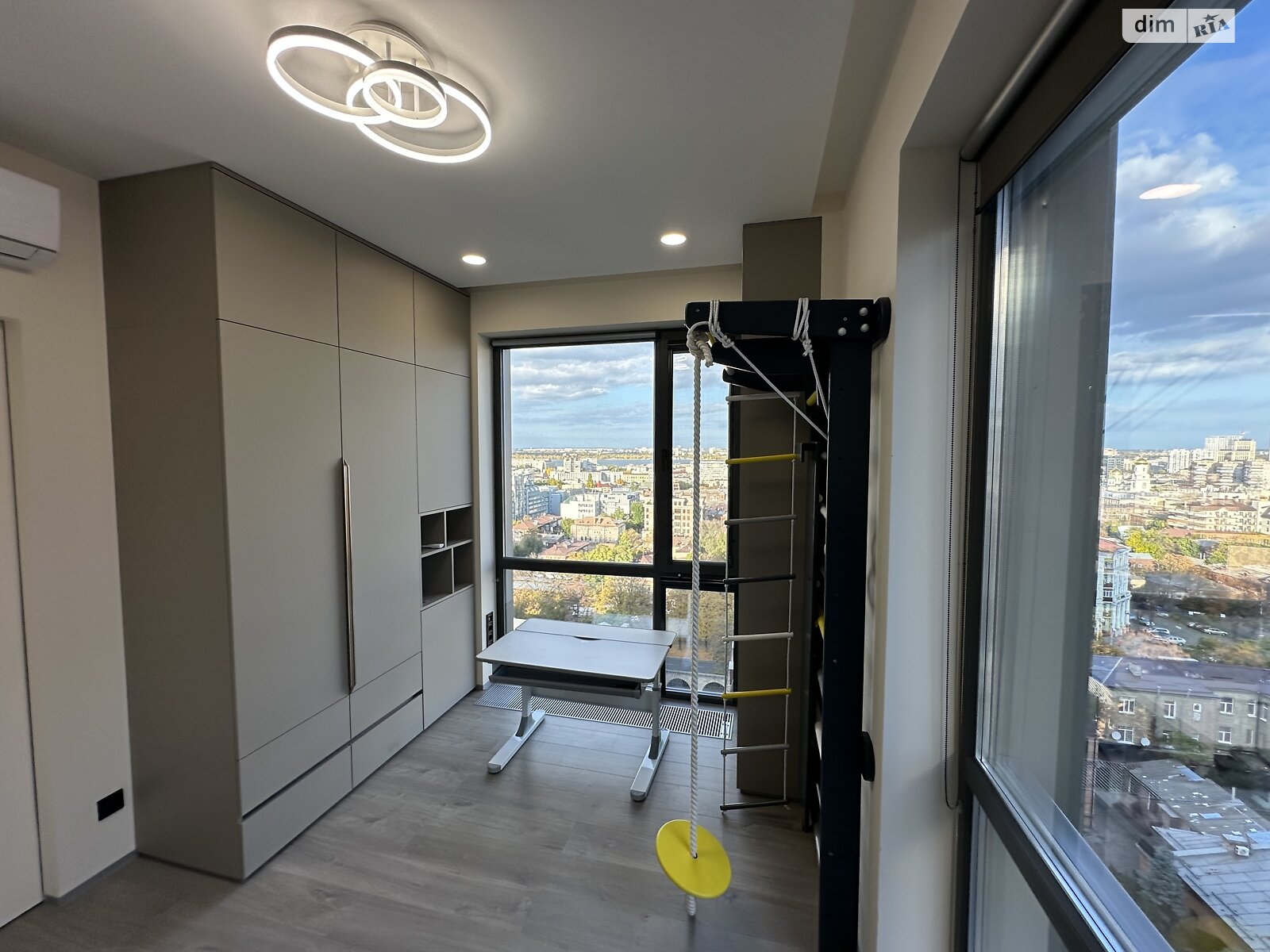 Продажа трехкомнатной квартиры в Днепре, на ул. Костомаровская 1А, фото 1