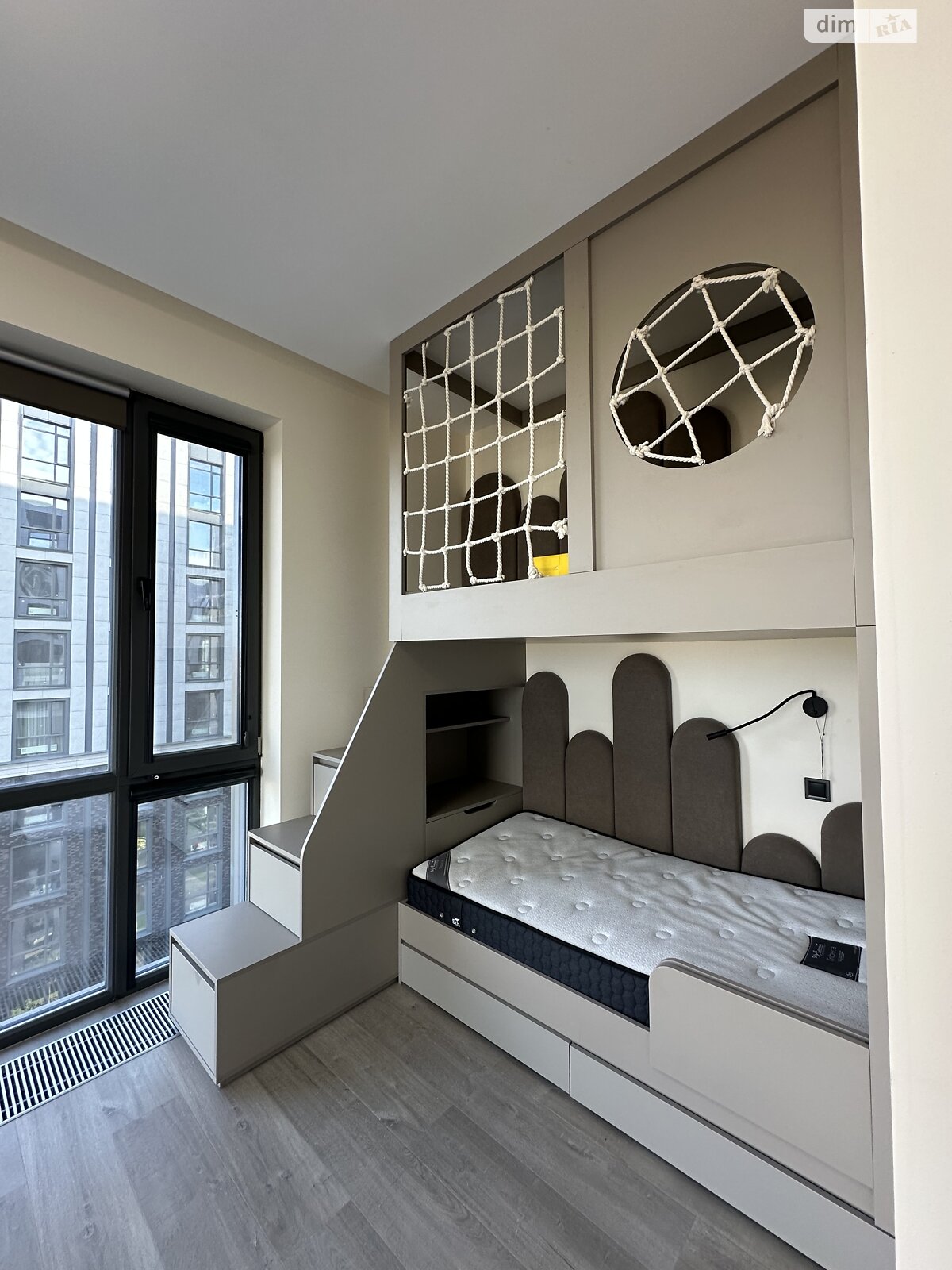 Продажа трехкомнатной квартиры в Днепре, на ул. Костомаровская 1А, фото 1