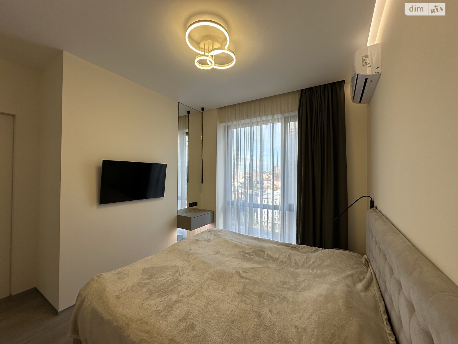 Продажа трехкомнатной квартиры в Днепре, на ул. Костомаровская 1А, фото 1