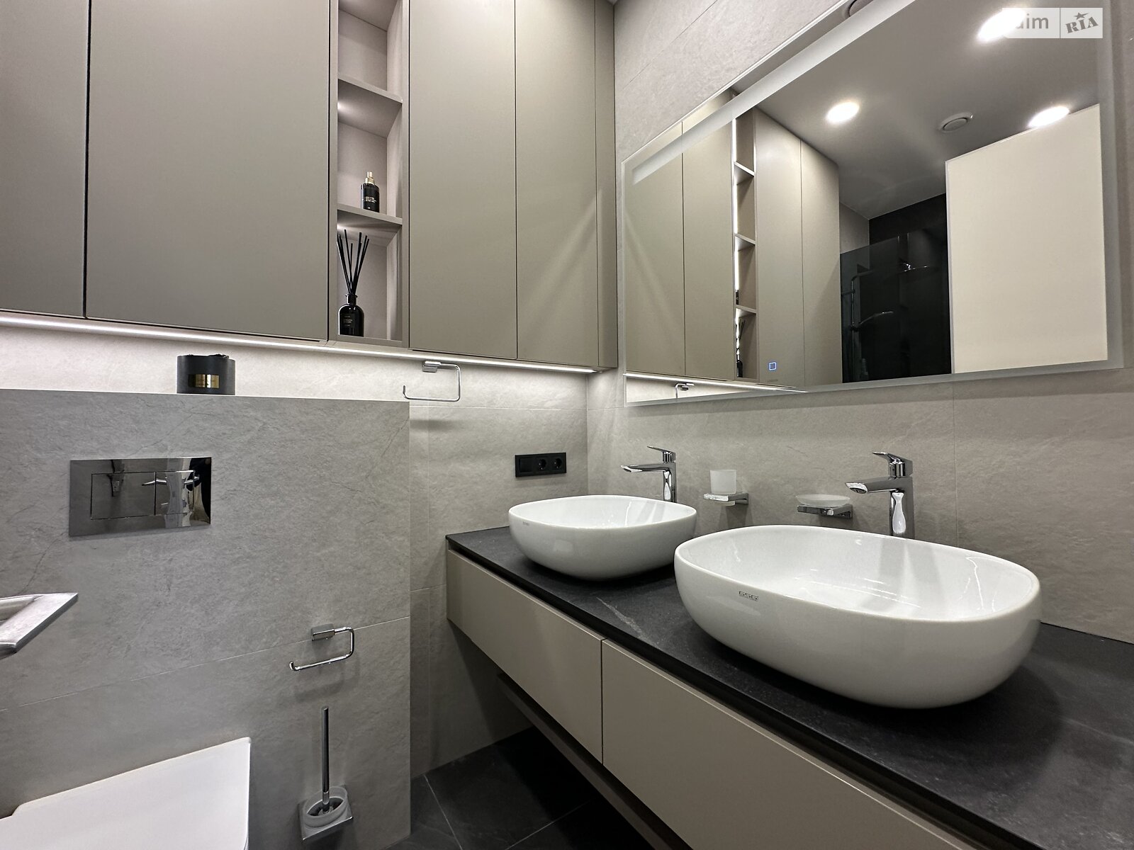 Продажа трехкомнатной квартиры в Днепре, на ул. Костомаровская 1А, фото 1