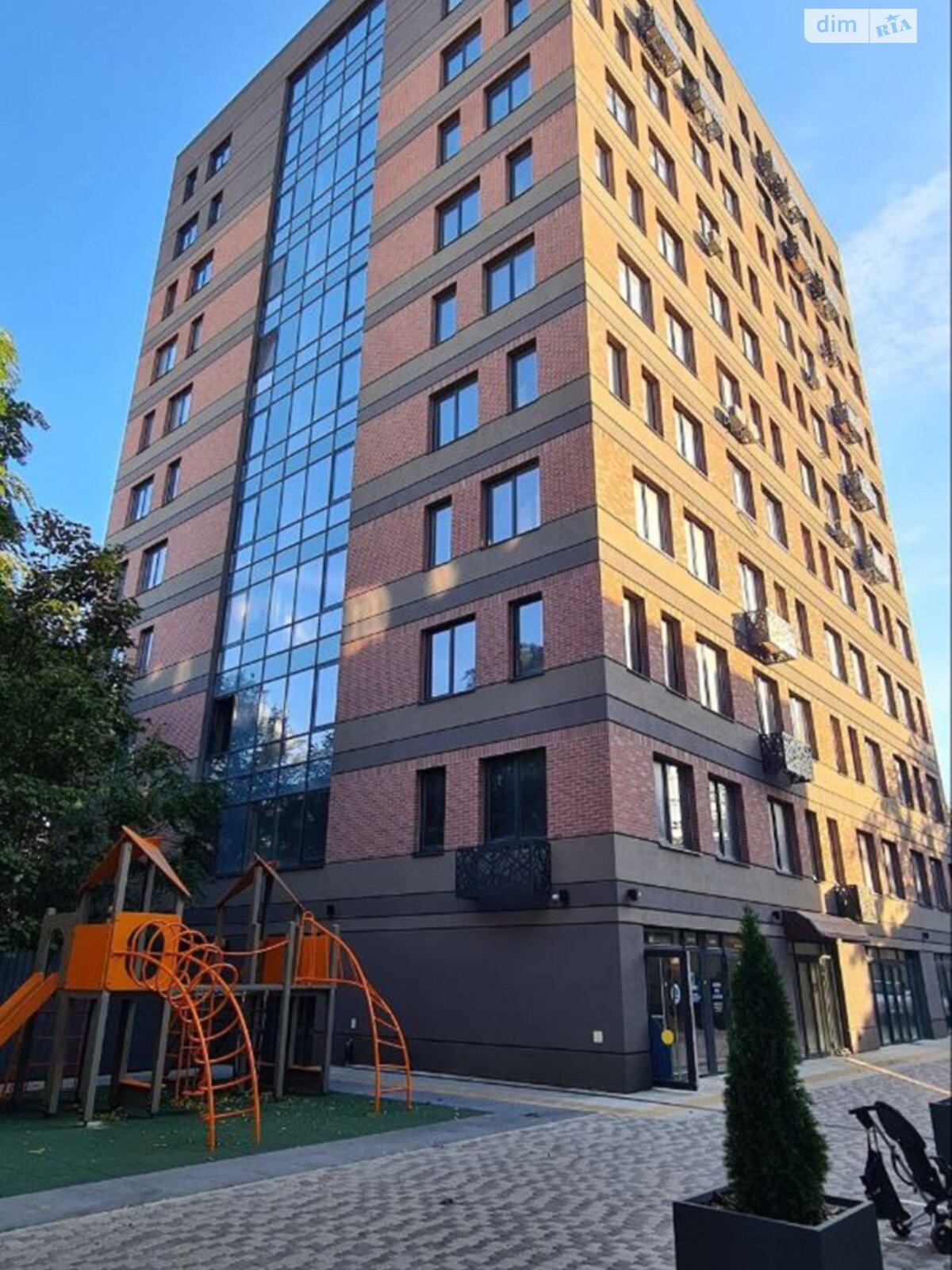 Продажа трехкомнатной квартиры в Днепре, на ул. Троицкая 5, фото 1 Продажа трехкомнатной квартиры в Днепре, на ул. Троицкая 5, фото 1