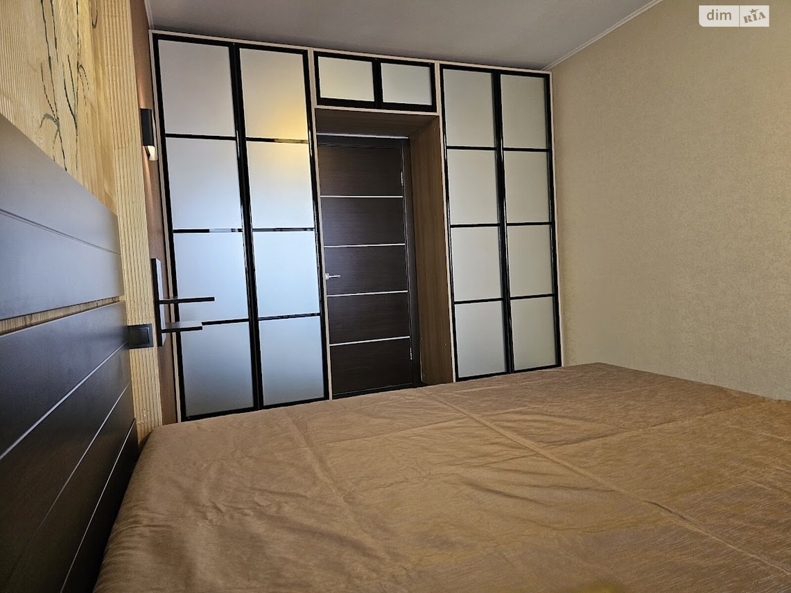 Продажа трехкомнатной квартиры в Днепре, на ул. Березинская, район Левобережный фото 1 Продажа трехкомнатной квартиры в Днепре, на ул. Березинская, район Левобережный фото 1