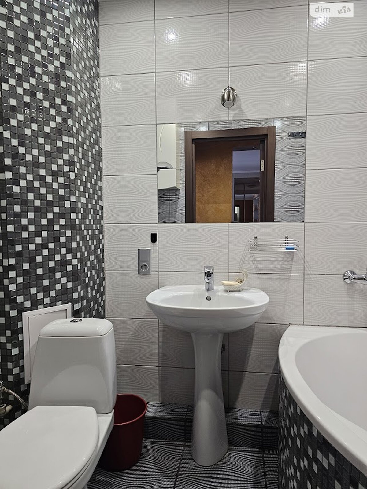 Продажа трехкомнатной квартиры в Днепре, на ул. Березинская, район Левобережный фото 1 Продажа трехкомнатной квартиры в Днепре, на ул. Березинская, район Левобережный фото 1