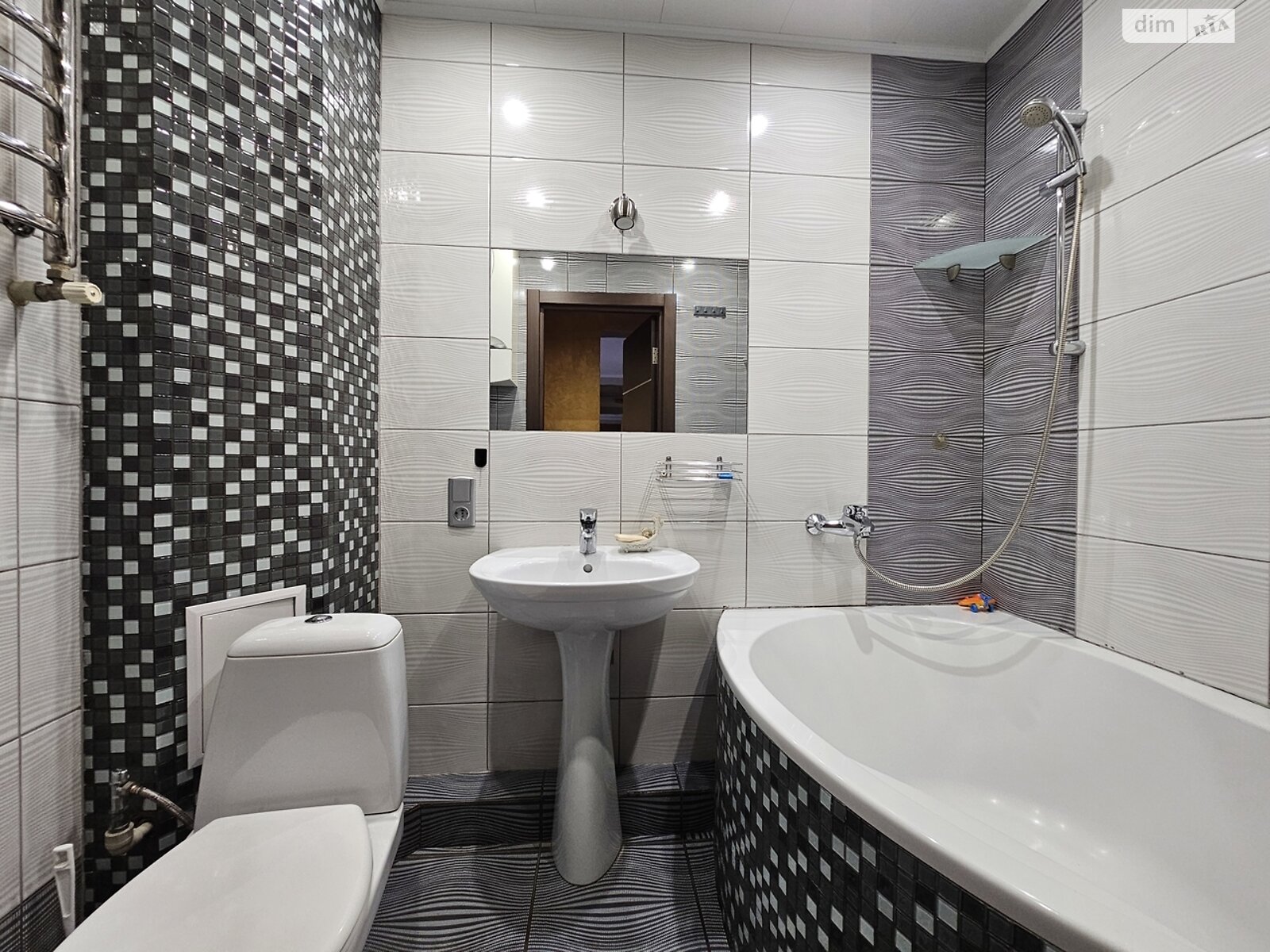 Продажа трехкомнатной квартиры в Днепре, на ул. Березинская, район Левобережный фото 1