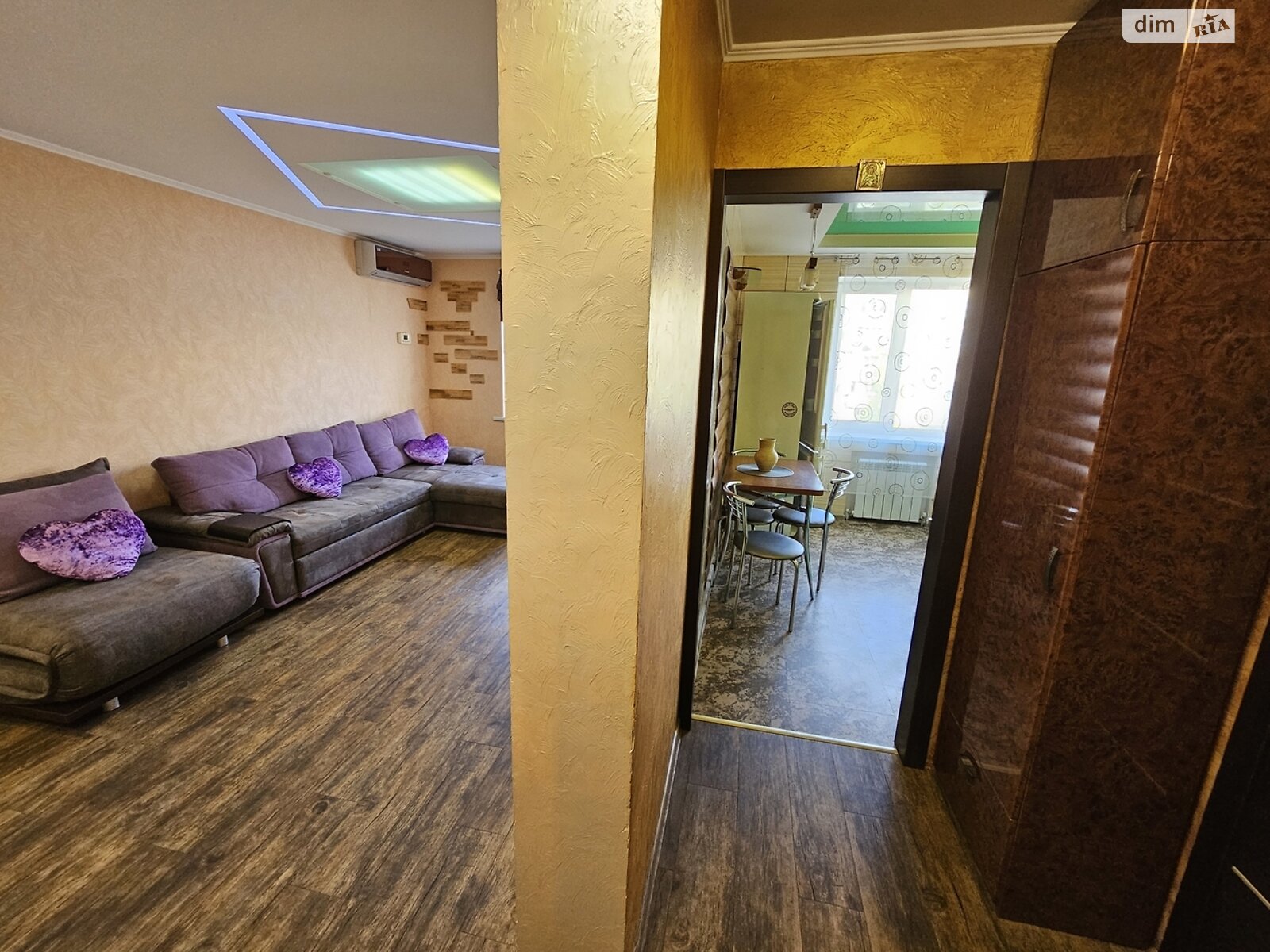 Продаж трикімнатної квартири в Дніпрі, на вул. Березинська, район Лівобережний фото 1